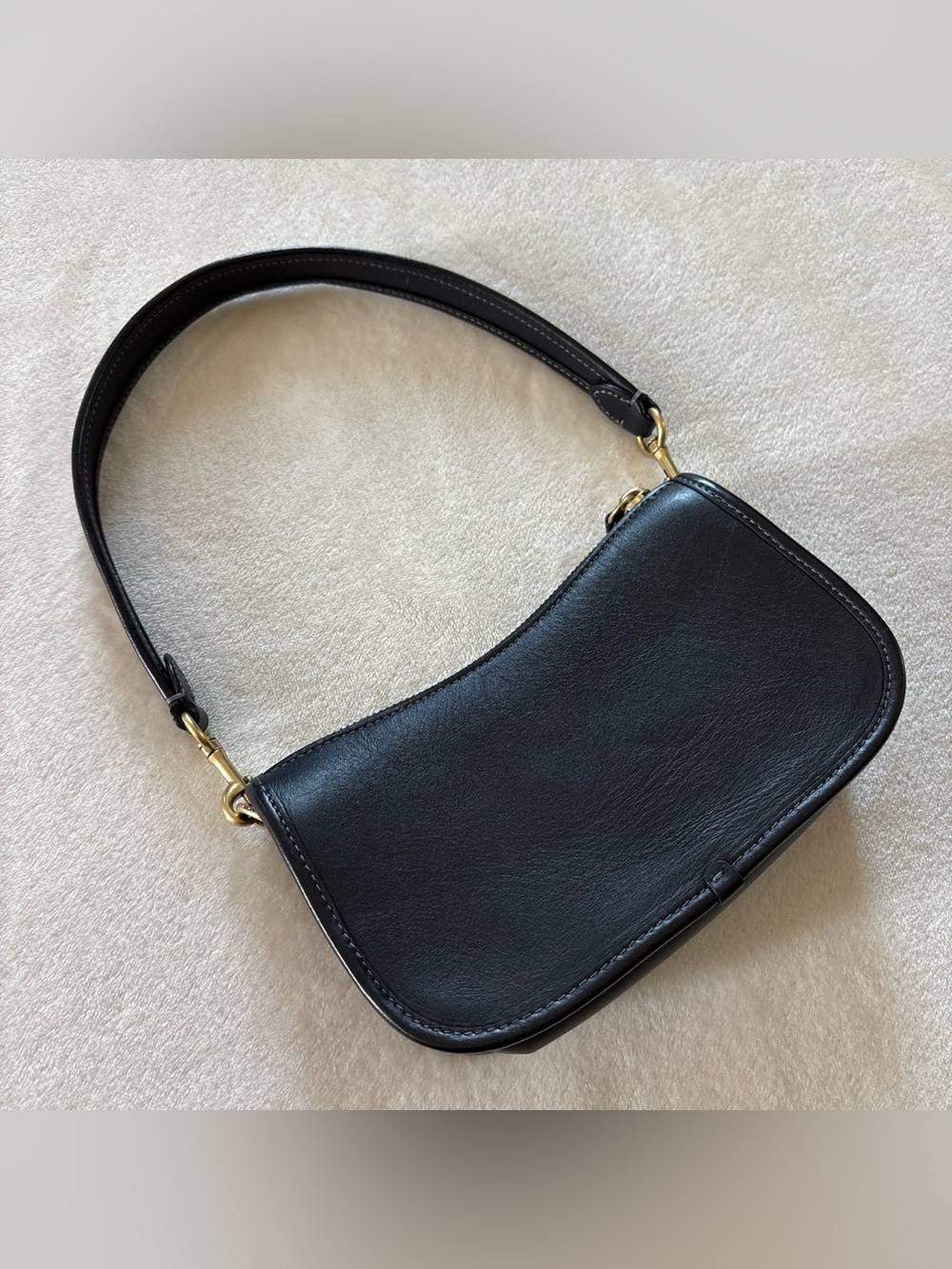 Coach Black Swinger Bag with Gold Hardware - Picture 2 of 6